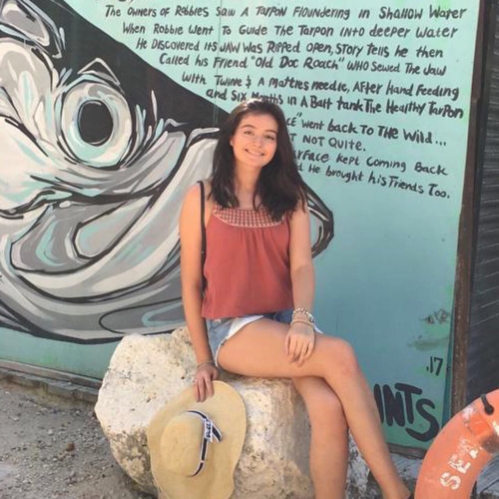 Meet your Posher, Alejandra